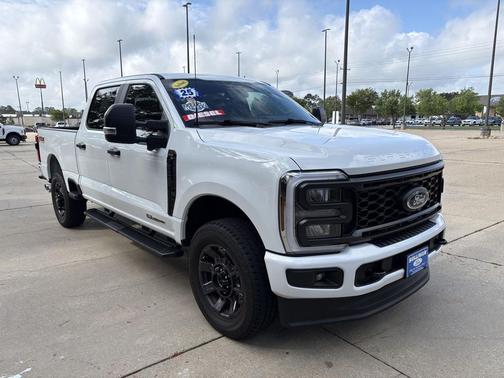Oxford White 2025 Ford F-250 XL