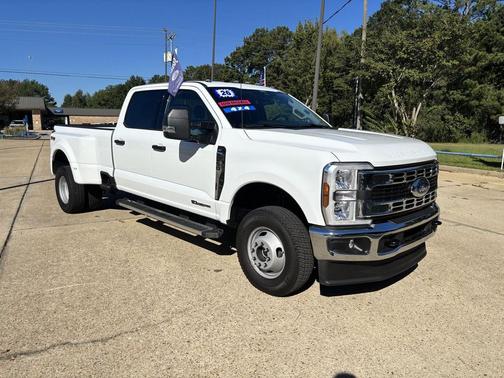 Oxford White 2026 Ford F-350 XLT