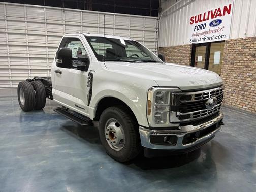 Oxford White 2026 Ford F-350 XL