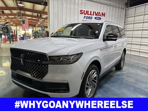 Crystal White Metallic Clearcoat 2025 Lincoln Navigator Reserve