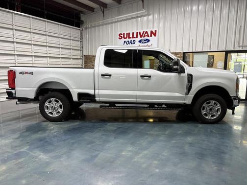 Oxford White 2025 Ford F-250 XLT