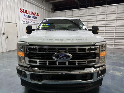 Oxford White 2025 Ford F-250 XLT