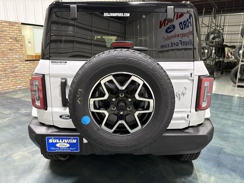 Oxford White 2026 Ford Bronco Outer Banks