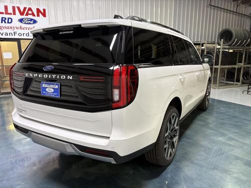 Star White Metallic Tri-Coat 2026 Ford Expedition Platinum