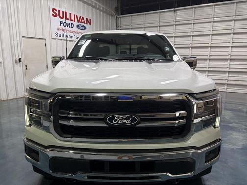 Star White Metallic Tri-Coat 2026 Ford F-150 Lariat