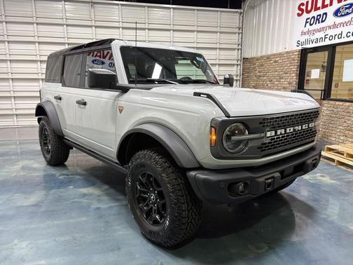 Avalanche Gray 2026 Ford Bronco Badlands