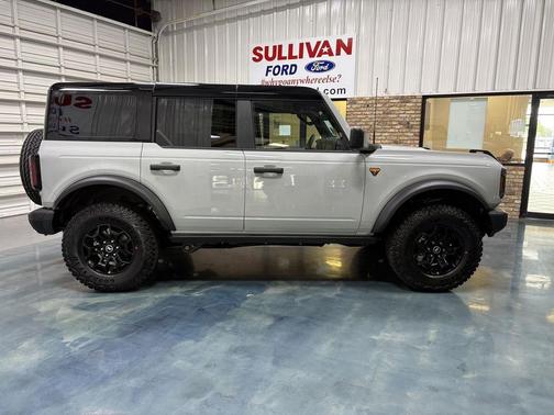Avalanche Gray 2026 Ford Bronco Badlands