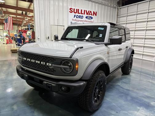 Avalanche Gray 2026 Ford Bronco Badlands