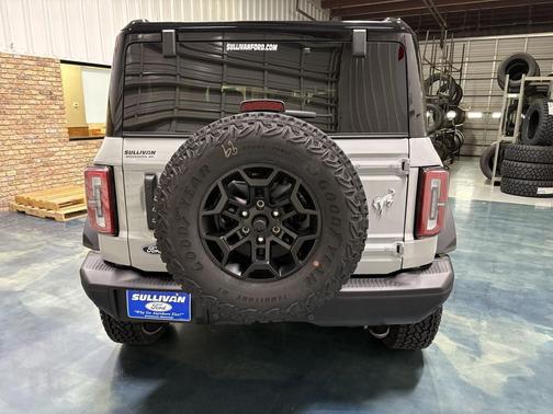 Avalanche Gray 2026 Ford Bronco Badlands