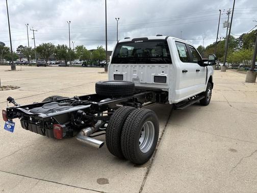 Oxford White 2026 Ford F-350 Lariat