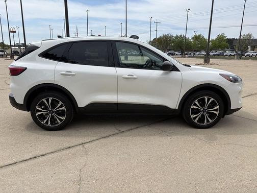 Star White Metallic Tri-Coat 2022 Ford Escape SE