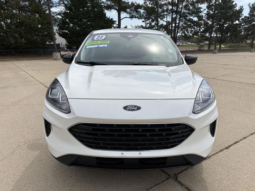 Star White Metallic Tri-Coat 2022 Ford Escape SE