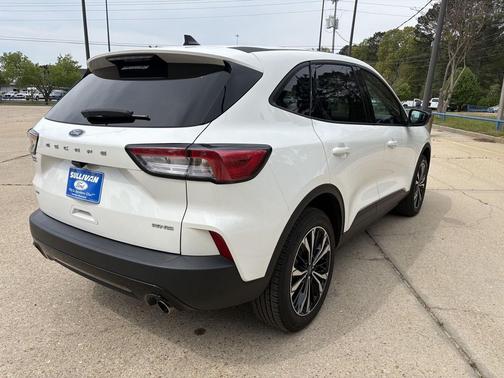 Star White Metallic Tri-Coat 2022 Ford Escape SE