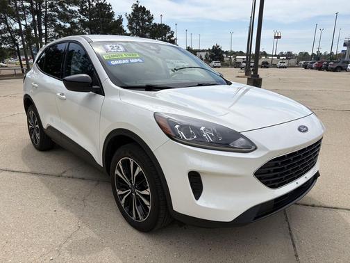 Star White Metallic Tri-Coat 2022 Ford Escape SE