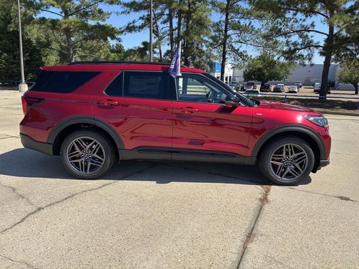 Ruby Red Metallic Tinted Clearcoat 2027 Ford Explorer ST-Line