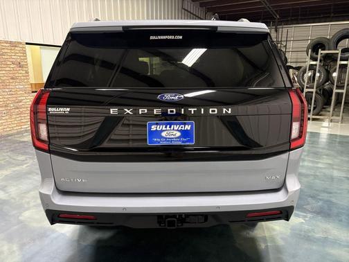 Glacier Gray Metallic Tri-Coat 2026 Ford Expedition Max Active 4x2