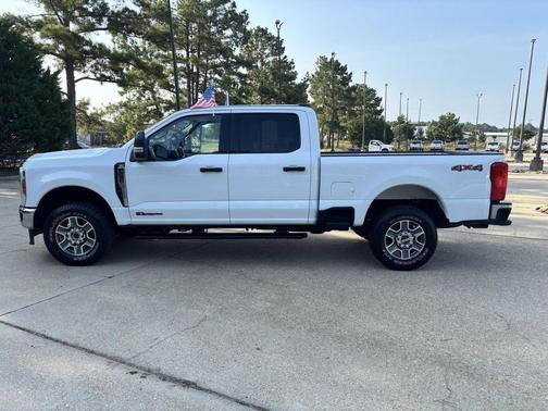 Oxford White 2025 Ford F-250 XLT