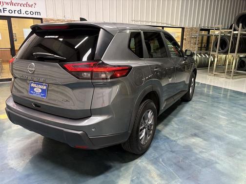 Gun Metallic 2024 Nissan Rogue S
