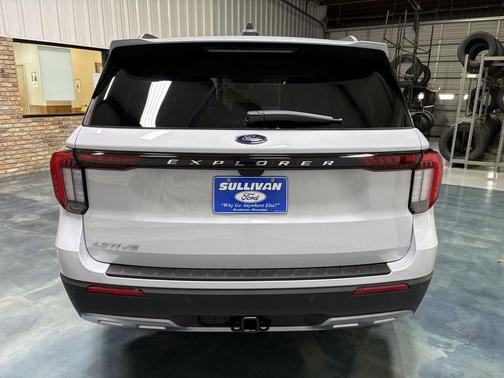 Space White Metallic 2026 Ford Explorer Active