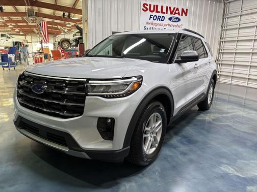Space White Metallic 2026 Ford Explorer Active
