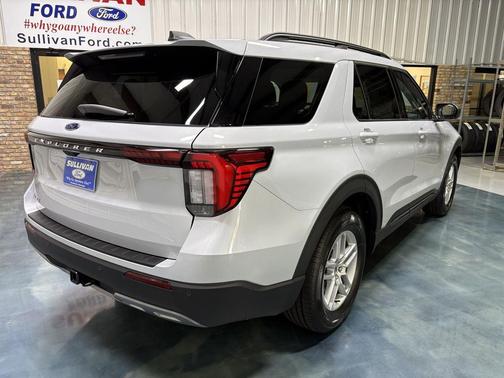 Space White Metallic 2026 Ford Explorer Active