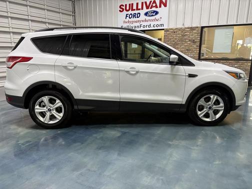 Oxford White 2016 Ford Escape SE
