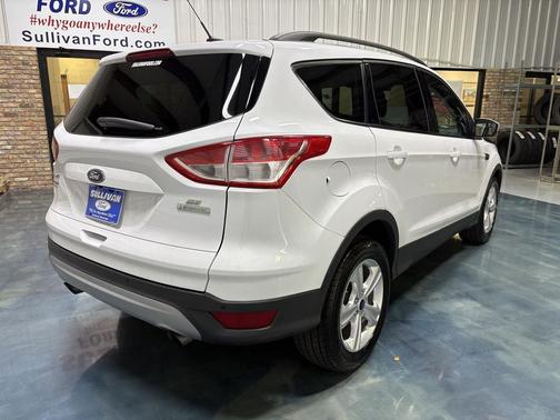 Oxford White 2016 Ford Escape SE