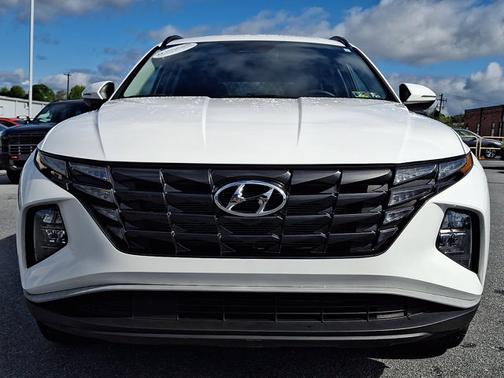 White 2023 Hyundai TUCSON SEL