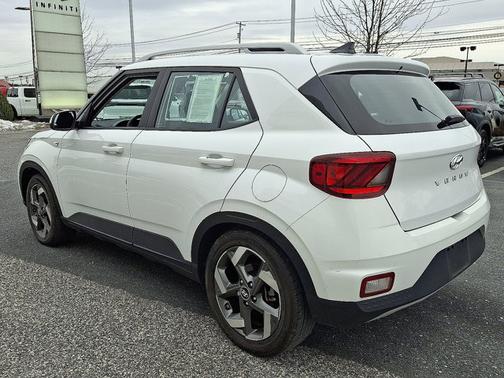 2022 Hyundai VENUE SEL