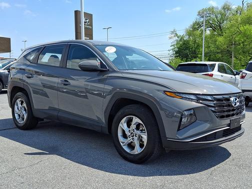 Gray 2024 Hyundai TUCSON SE