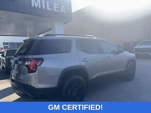 2022 GMC Acadia AWD AT4