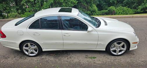 Arctic White 2009 Mercedes-Benz E-Class 4MATIC