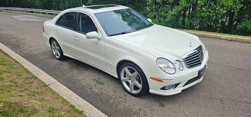 Arctic White 2009 Mercedes-Benz E-Class 4MATIC