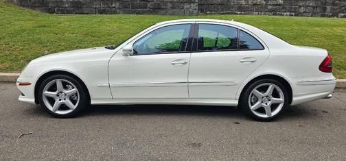 Arctic White 2009 Mercedes-Benz E-Class 4MATIC