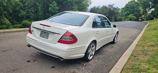 Arctic White 2009 Mercedes-Benz E-Class 4MATIC