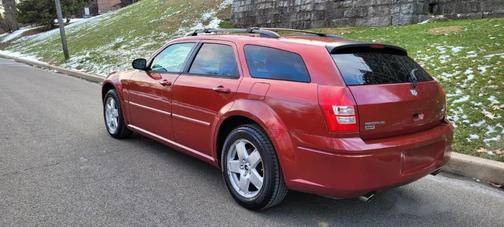 Photo 2 of 27 of 2006 Dodge Magnum R/T