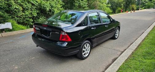 2005 Ford Focus ZX4 SE