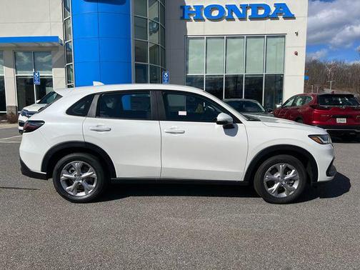 Platinum White Pearl 2026 Honda HR-V LX