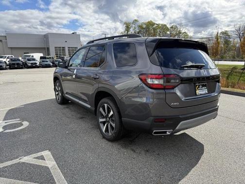 2025 Honda Pilot Touring 8-Passenger