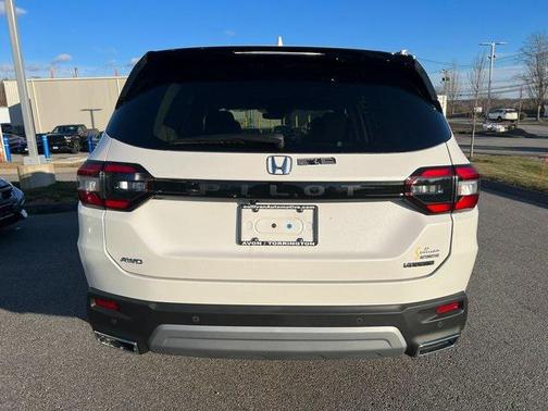 2025 Honda Pilot Touring 8-Passenger