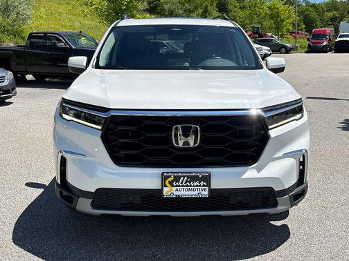 Platinum White Pearl 2024 Honda Pilot Touring 8-Passenger