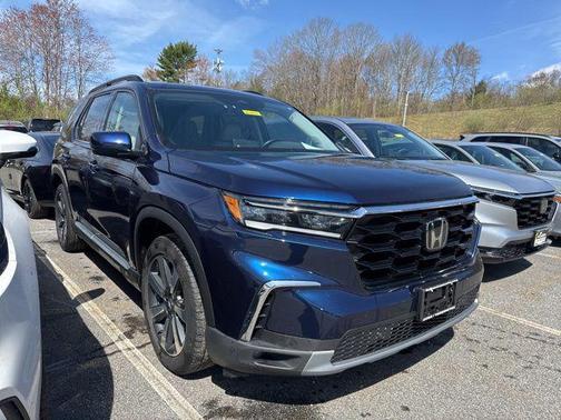 Obsidian Blue Pearl 2023 Honda Pilot Touring 8-Passenger
