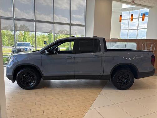 Sonic Gray Pearl 2026 Honda Ridgeline TrailSport+