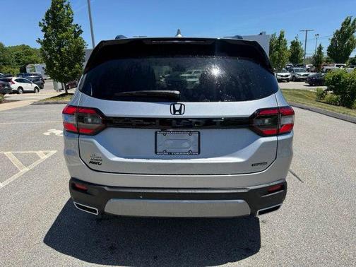 Solar Silver Metallic 2026 Honda Pilot Touring 8-Passenger