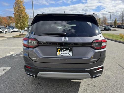 2025 Honda Pilot Touring 8-Passenger