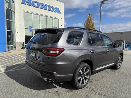 2025 Honda Pilot Touring 8-Passenger