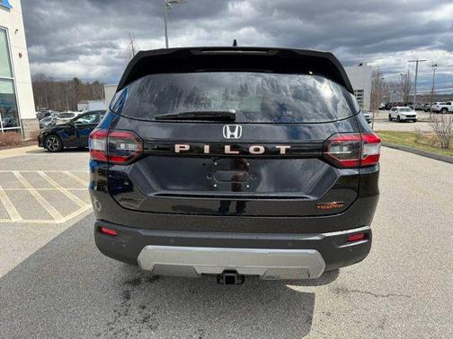 Crystal Black Pearl 2026 Honda Pilot TrailSport