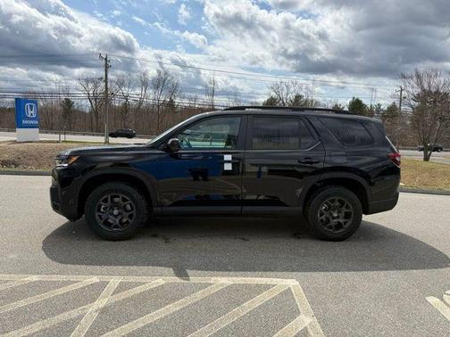 Crystal Black Pearl 2026 Honda Pilot TrailSport