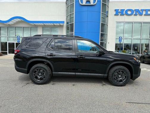 Crystal Black Pearl 2026 Honda Pilot TrailSport