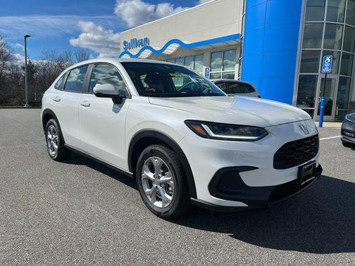 Platinum White Pearl 2026 Honda HR-V LX